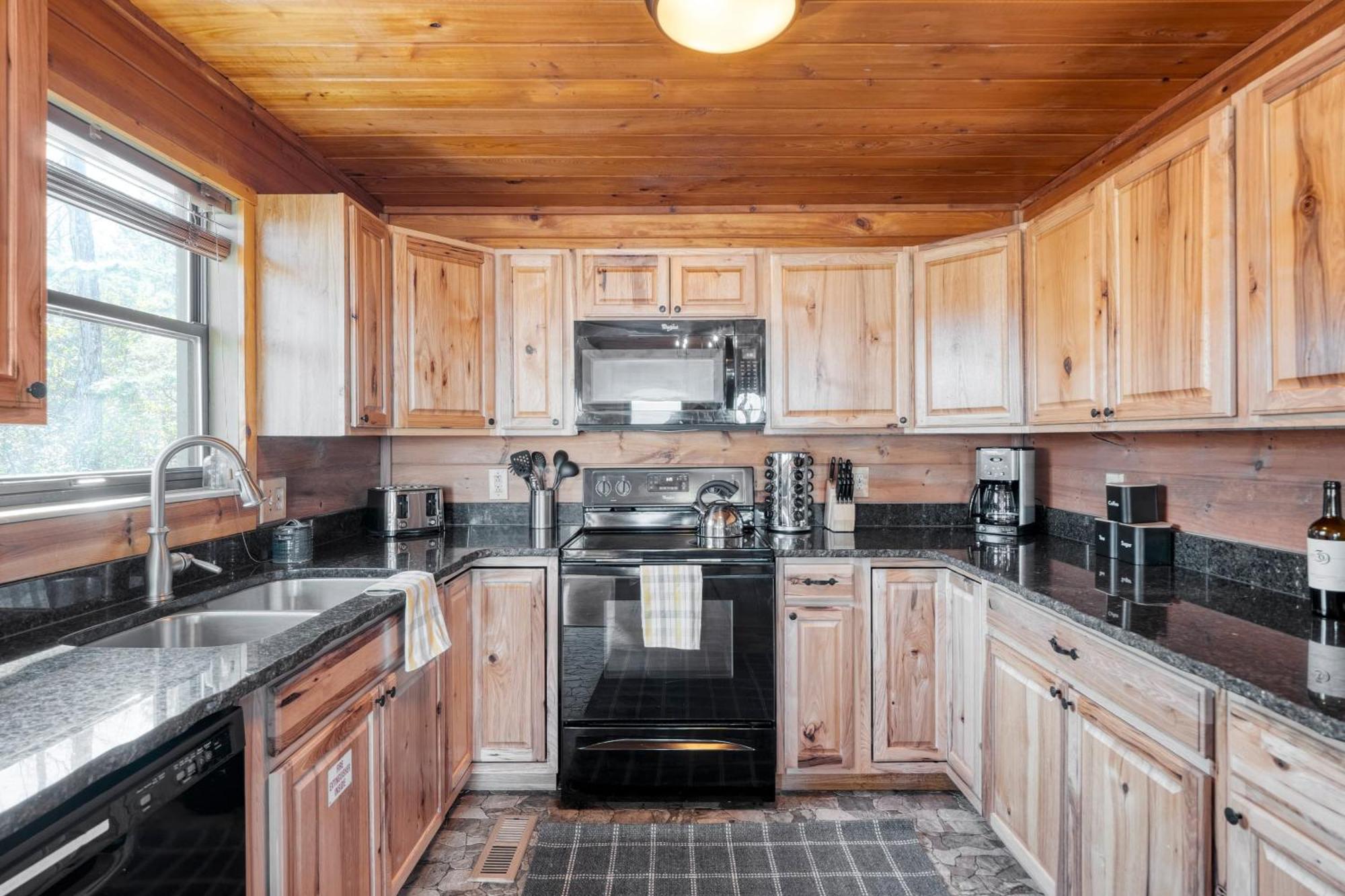 Fontana By Avantstay Gorgeous Mountain Cabin W Views Hot Tub Game Room جاتلينبرج المظهر الخارجي الصورة